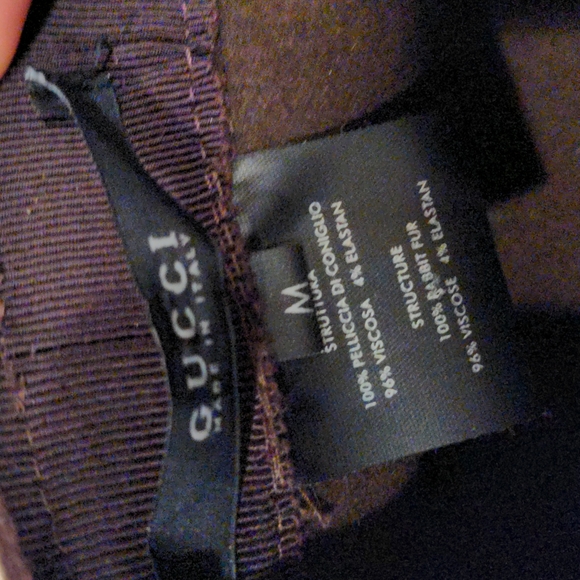 Febulous GUCCI round hat in brown with gold button - Picture 7 of 10